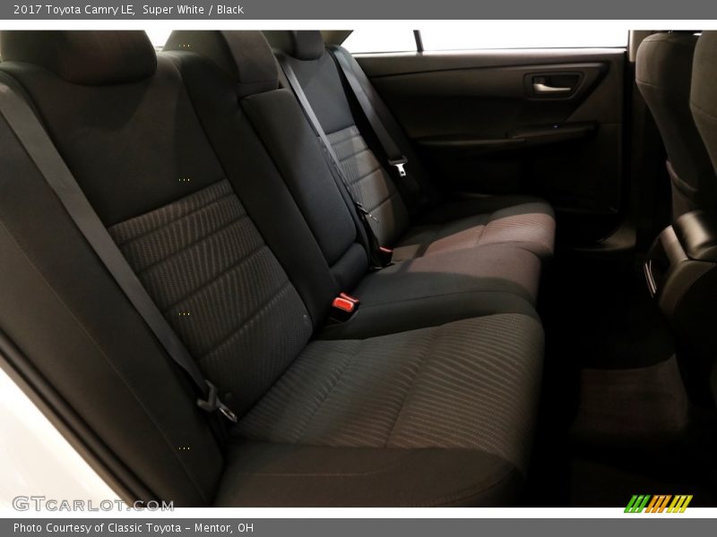 Super White / Black 2017 Toyota Camry LE