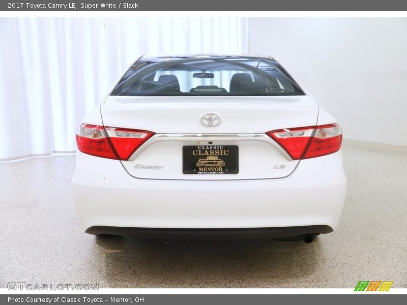Super White / Black 2017 Toyota Camry LE