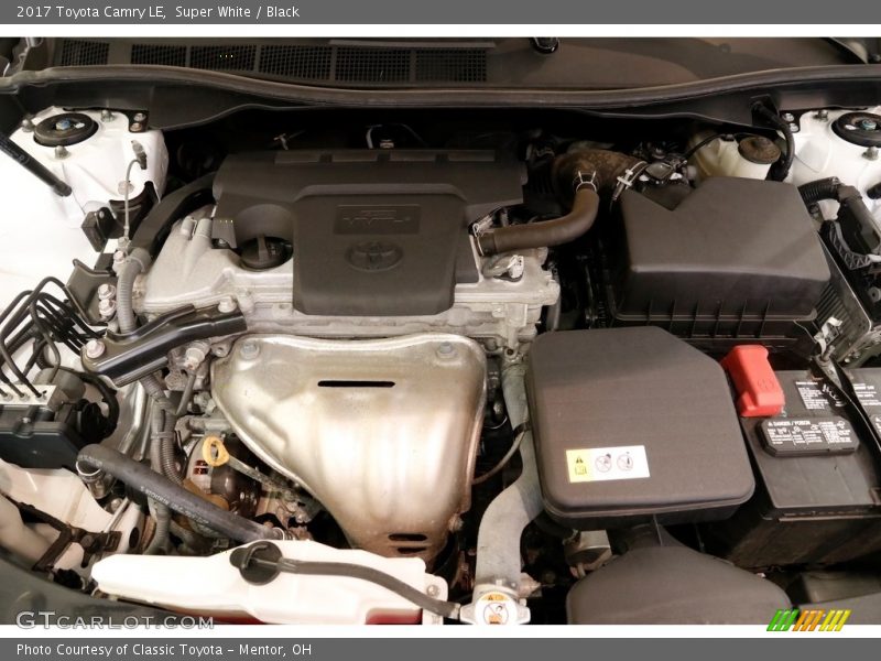 Super White / Black 2017 Toyota Camry LE
