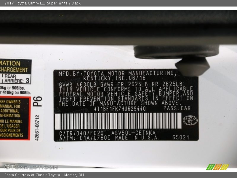 Super White / Black 2017 Toyota Camry LE