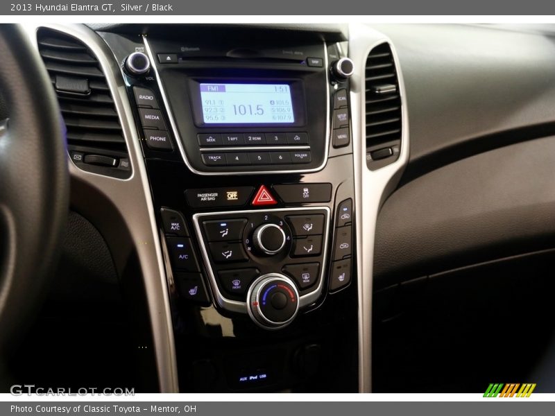 Silver / Black 2013 Hyundai Elantra GT