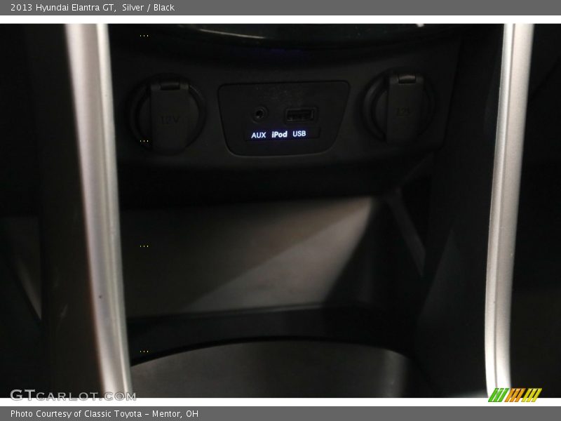 Silver / Black 2013 Hyundai Elantra GT