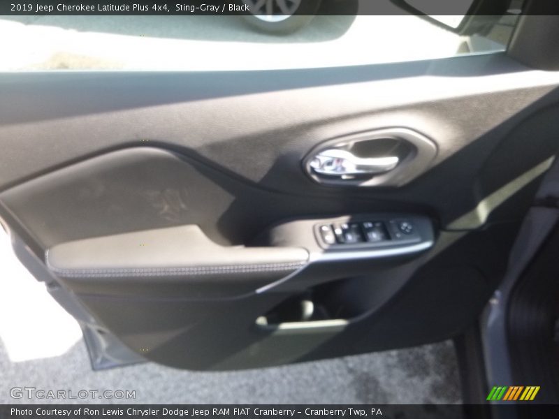 Sting-Gray / Black 2019 Jeep Cherokee Latitude Plus 4x4