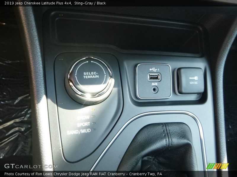 Sting-Gray / Black 2019 Jeep Cherokee Latitude Plus 4x4