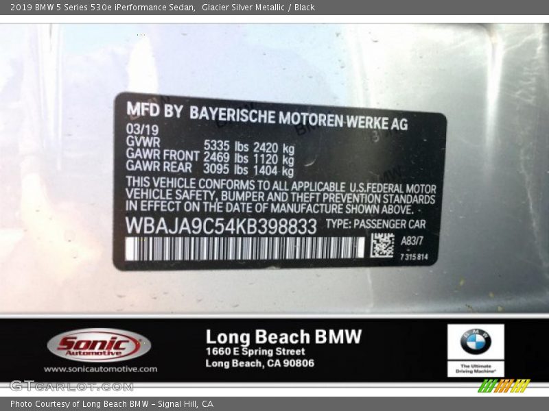 Glacier Silver Metallic / Black 2019 BMW 5 Series 530e iPerformance Sedan