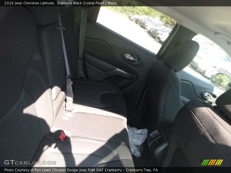 Diamond Black Crystal Pearl / Black 2019 Jeep Cherokee Latitude
