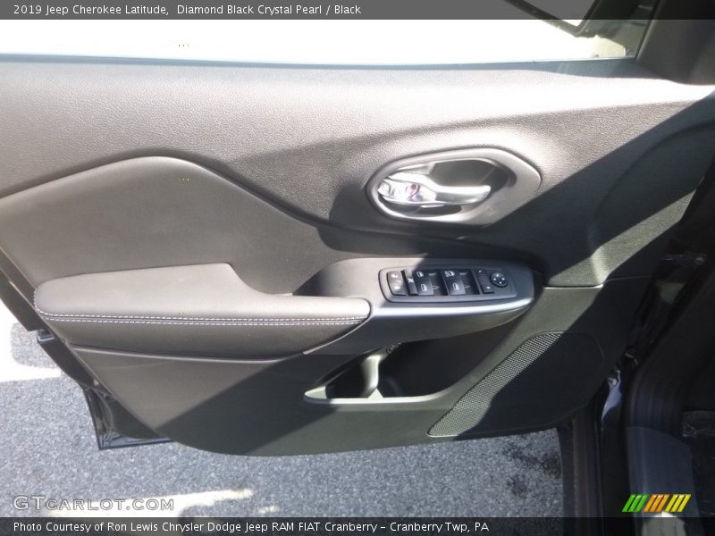 Diamond Black Crystal Pearl / Black 2019 Jeep Cherokee Latitude