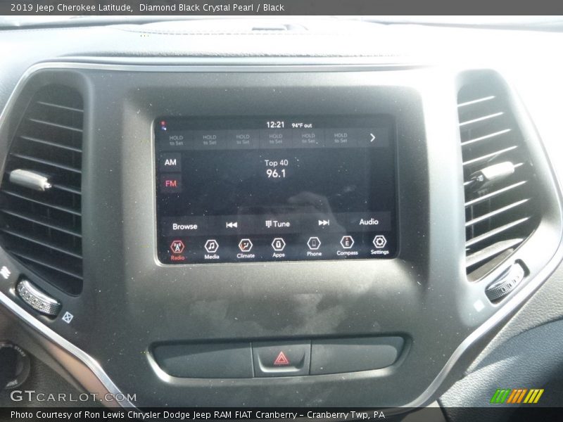 Diamond Black Crystal Pearl / Black 2019 Jeep Cherokee Latitude