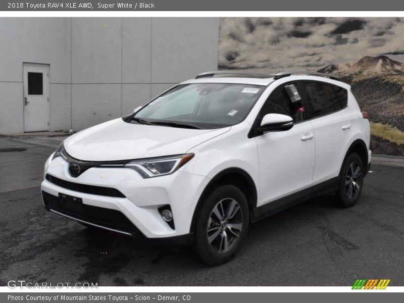 Super White / Black 2018 Toyota RAV4 XLE AWD