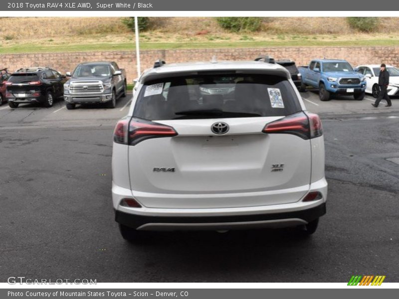 Super White / Black 2018 Toyota RAV4 XLE AWD
