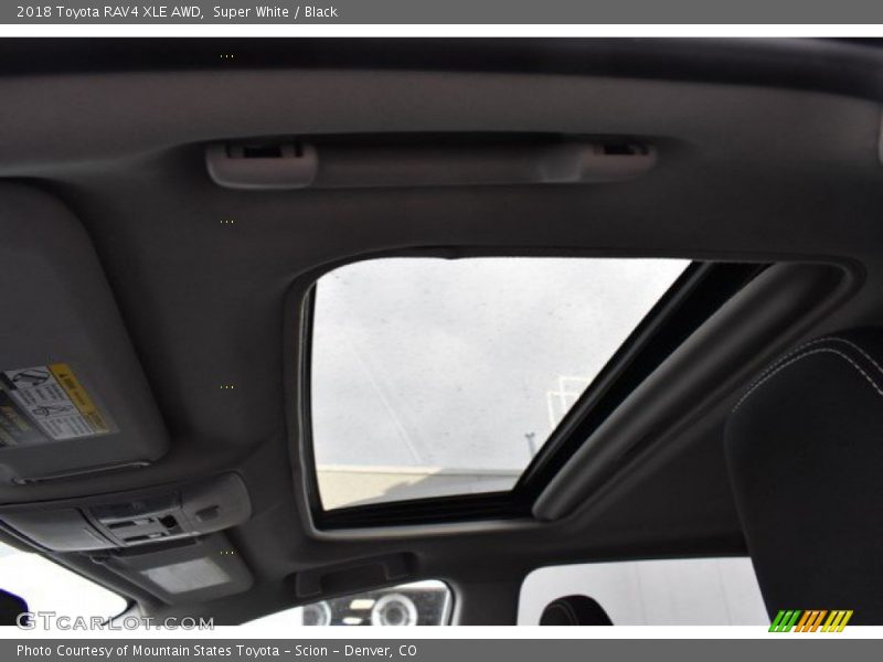 Super White / Black 2018 Toyota RAV4 XLE AWD