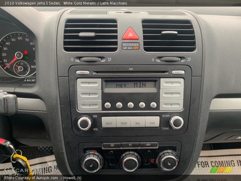 White Gold Metallic / Latte Macchiato 2010 Volkswagen Jetta S Sedan