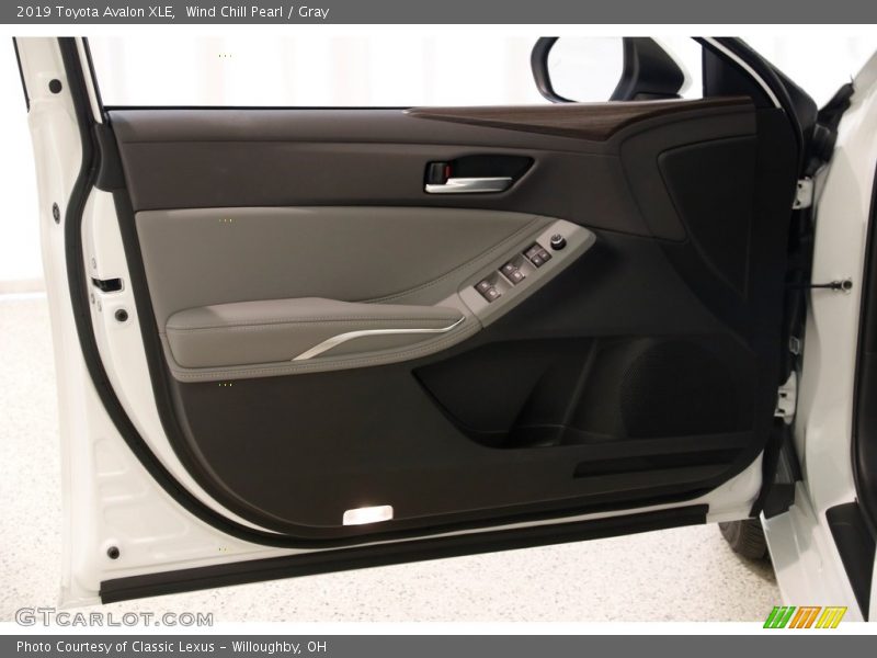 Wind Chill Pearl / Gray 2019 Toyota Avalon XLE