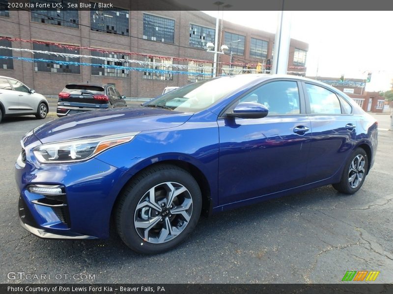 Front 3/4 View of 2020 Forte LXS