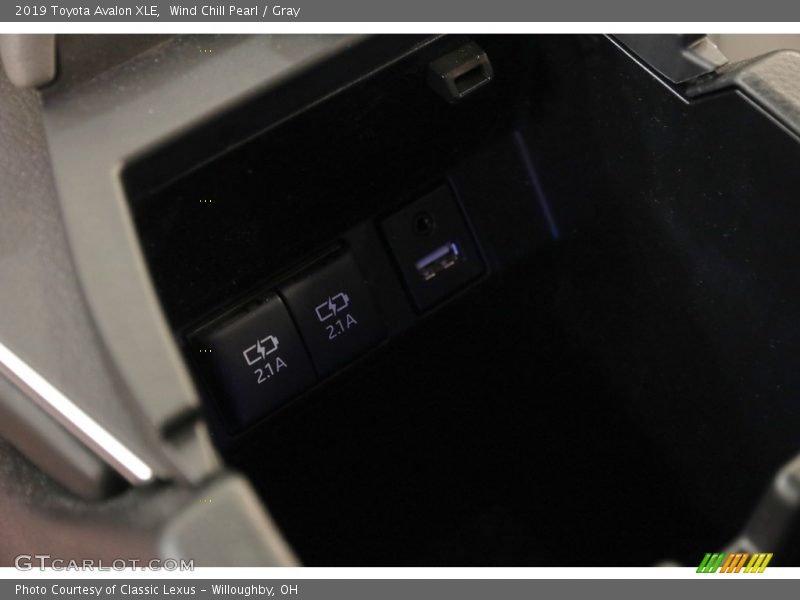 Wind Chill Pearl / Gray 2019 Toyota Avalon XLE