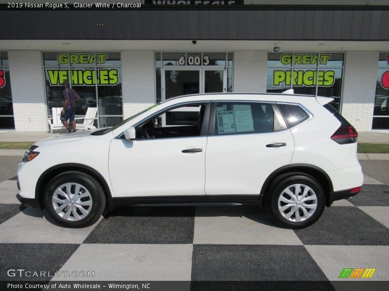 Glacier White / Charcoal 2019 Nissan Rogue S