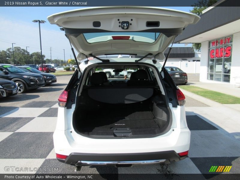 Glacier White / Charcoal 2019 Nissan Rogue S