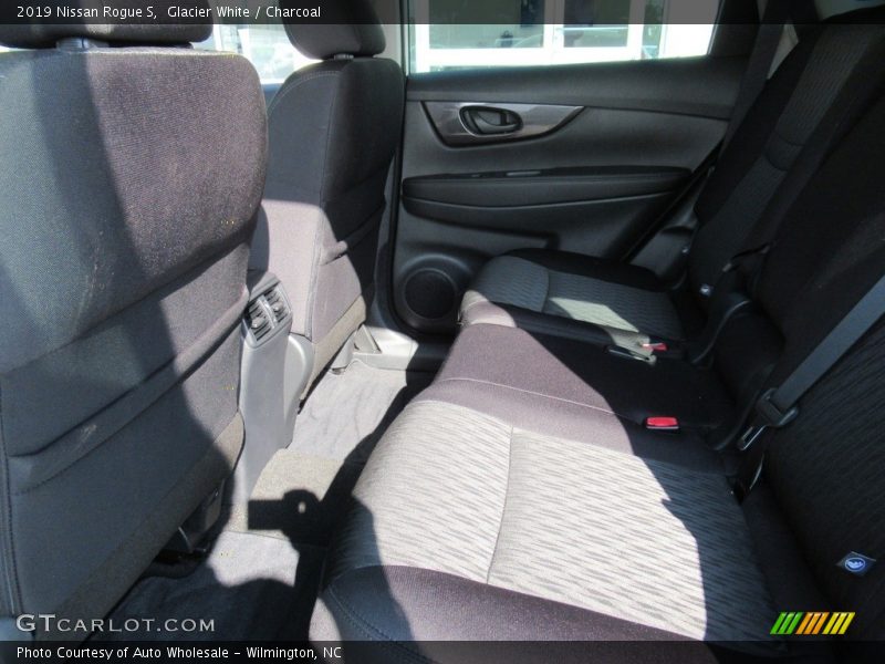 Glacier White / Charcoal 2019 Nissan Rogue S