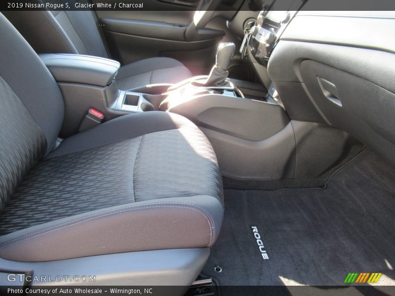Glacier White / Charcoal 2019 Nissan Rogue S