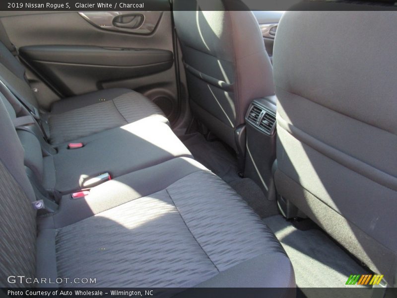 Glacier White / Charcoal 2019 Nissan Rogue S