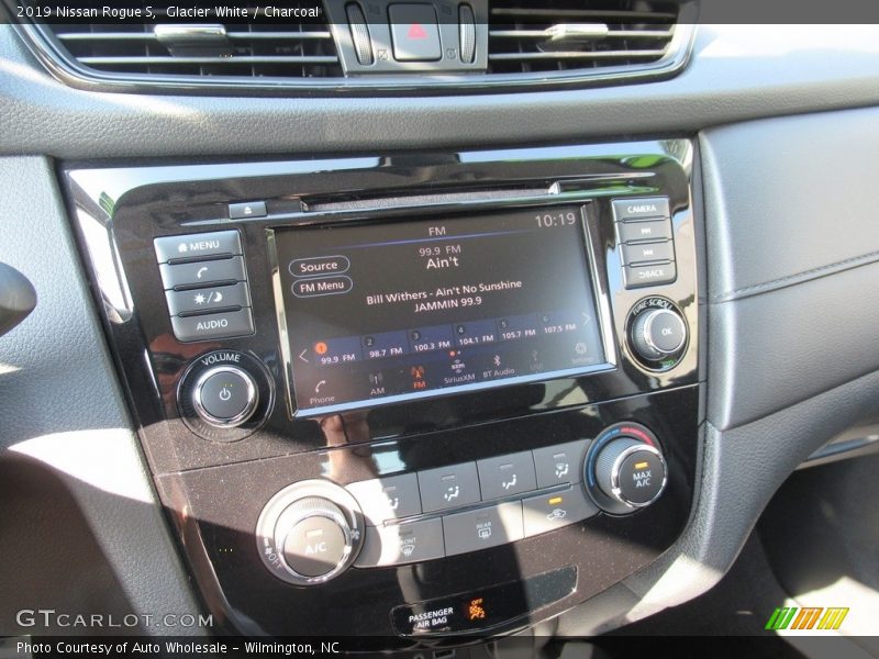 Glacier White / Charcoal 2019 Nissan Rogue S
