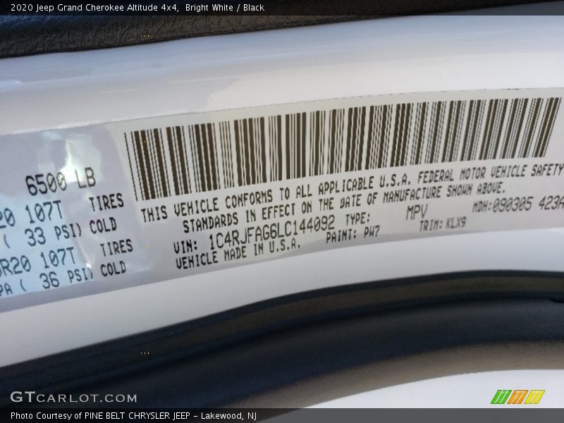 Bright White / Black 2020 Jeep Grand Cherokee Altitude 4x4