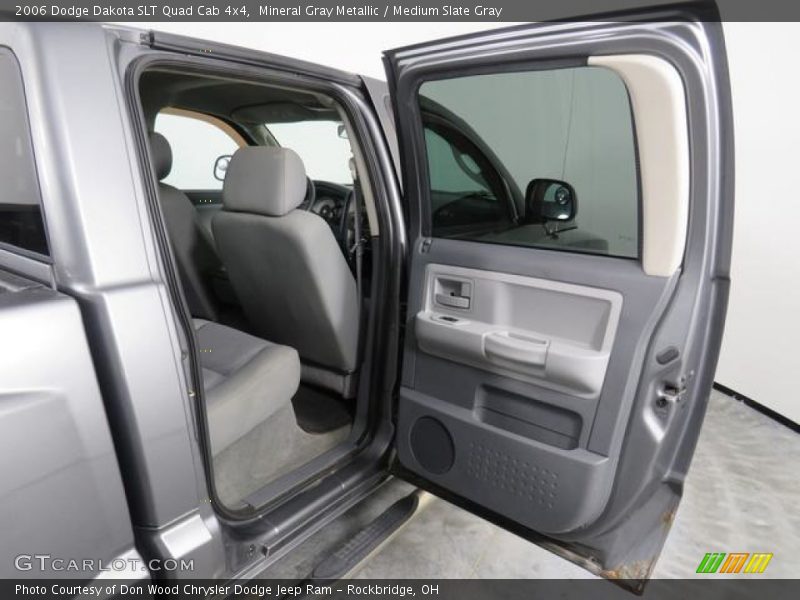 Mineral Gray Metallic / Medium Slate Gray 2006 Dodge Dakota SLT Quad Cab 4x4