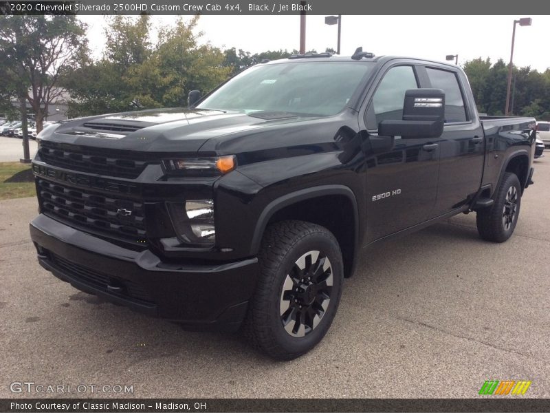 Front 3/4 View of 2020 Silverado 2500HD Custom Crew Cab 4x4