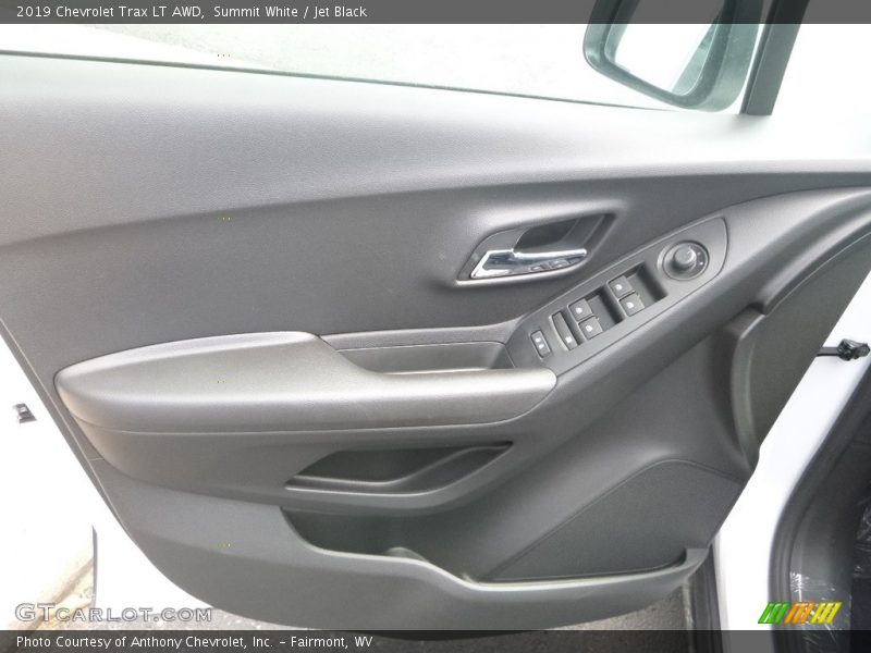 Summit White / Jet Black 2019 Chevrolet Trax LT AWD
