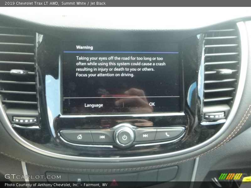 Summit White / Jet Black 2019 Chevrolet Trax LT AWD
