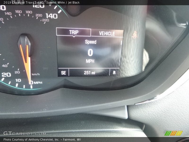 Summit White / Jet Black 2019 Chevrolet Trax LT AWD