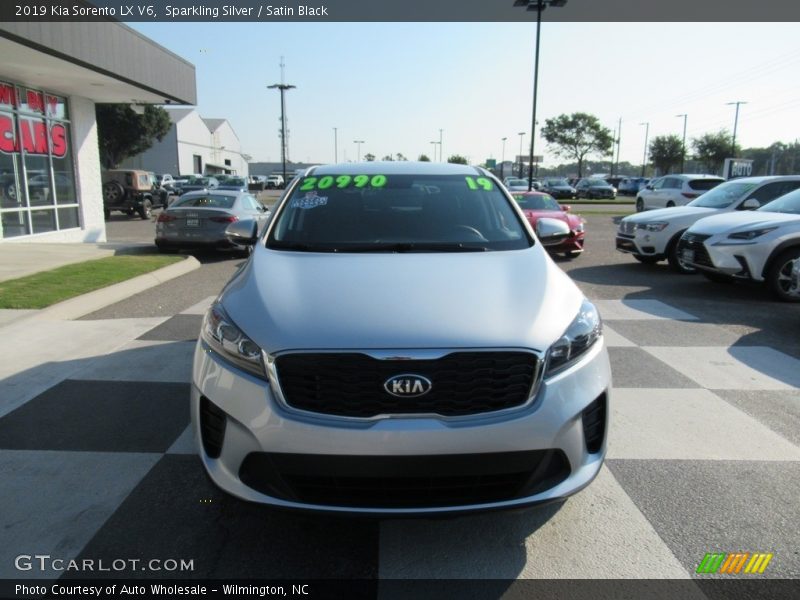 Sparkling Silver / Satin Black 2019 Kia Sorento LX V6