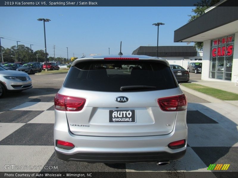 Sparkling Silver / Satin Black 2019 Kia Sorento LX V6