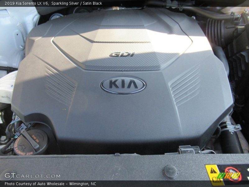 Sparkling Silver / Satin Black 2019 Kia Sorento LX V6
