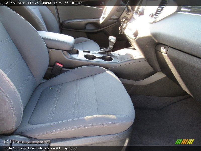 Sparkling Silver / Satin Black 2019 Kia Sorento LX V6