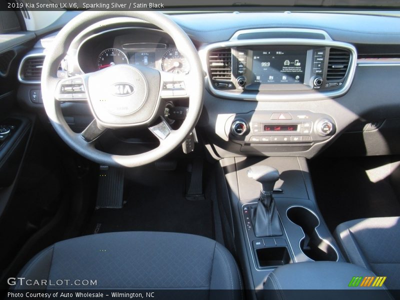 Sparkling Silver / Satin Black 2019 Kia Sorento LX V6