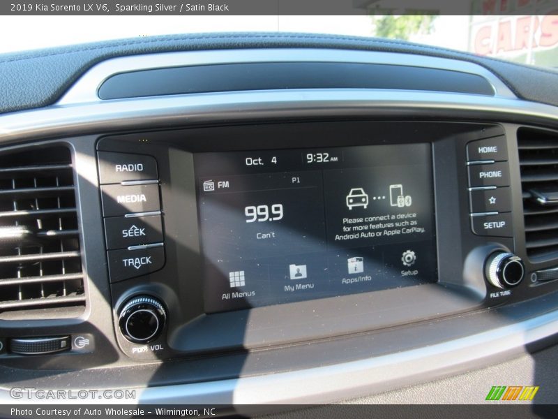 Sparkling Silver / Satin Black 2019 Kia Sorento LX V6