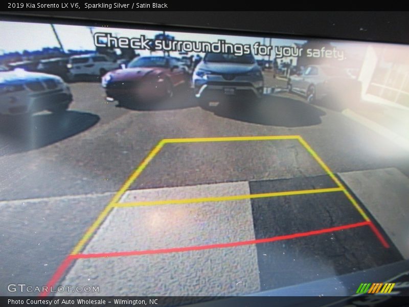 Sparkling Silver / Satin Black 2019 Kia Sorento LX V6