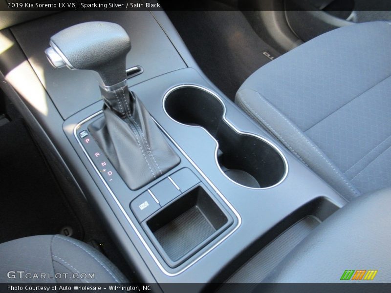 Sparkling Silver / Satin Black 2019 Kia Sorento LX V6