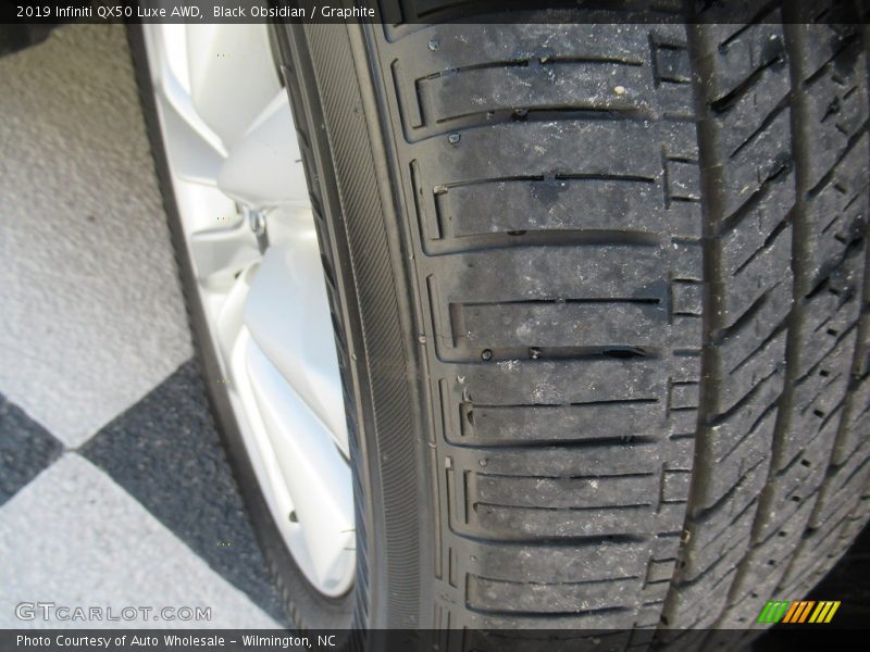 Black Obsidian / Graphite 2019 Infiniti QX50 Luxe AWD