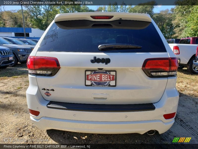 Bright White / Black 2020 Jeep Grand Cherokee Altitude 4x4