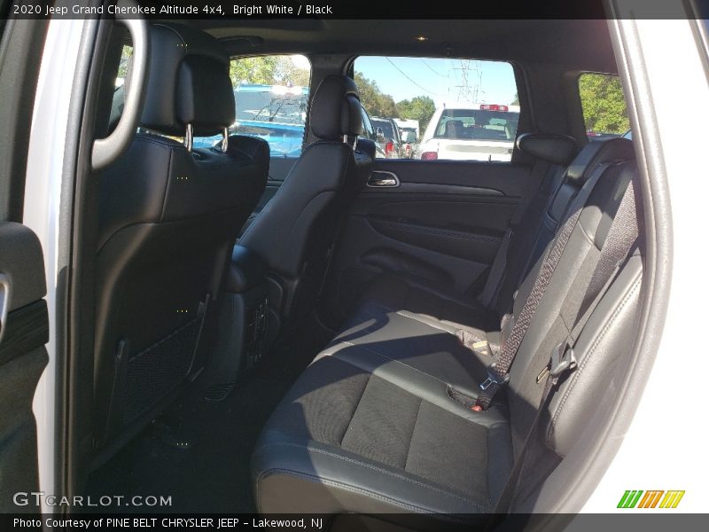 Bright White / Black 2020 Jeep Grand Cherokee Altitude 4x4