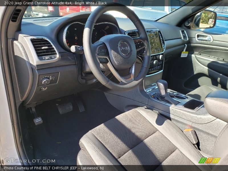 Bright White / Black 2020 Jeep Grand Cherokee Altitude 4x4