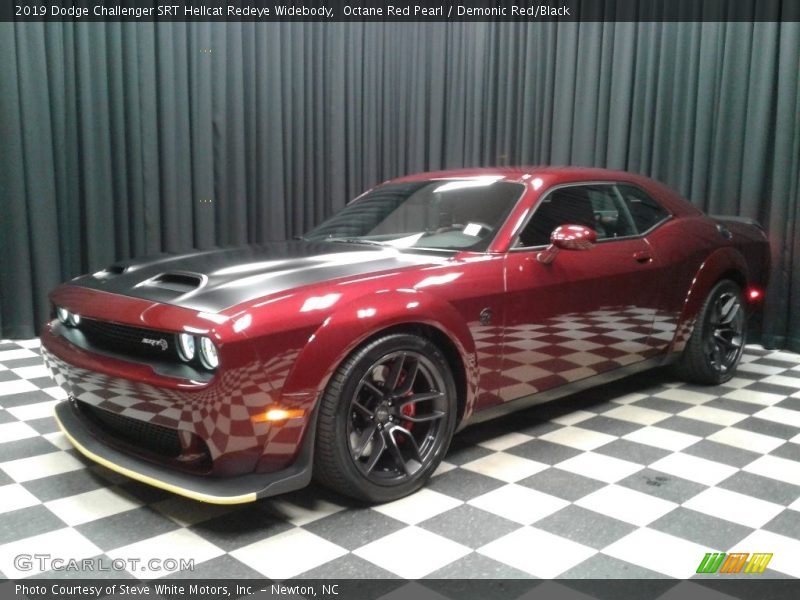 Front 3/4 View of 2019 Challenger SRT Hellcat Redeye Widebody