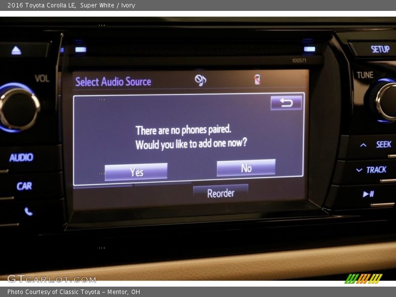 Super White / Ivory 2016 Toyota Corolla LE