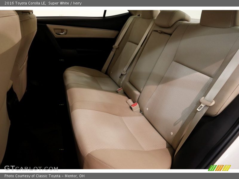 Super White / Ivory 2016 Toyota Corolla LE