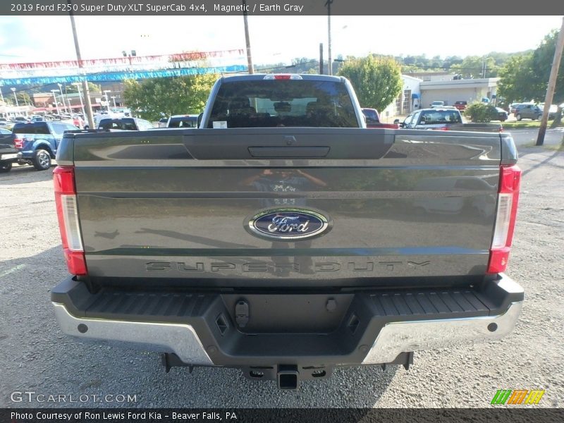 Magnetic / Earth Gray 2019 Ford F250 Super Duty XLT SuperCab 4x4