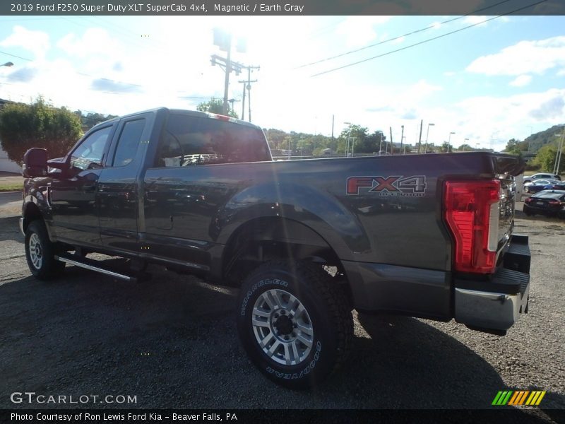 Magnetic / Earth Gray 2019 Ford F250 Super Duty XLT SuperCab 4x4