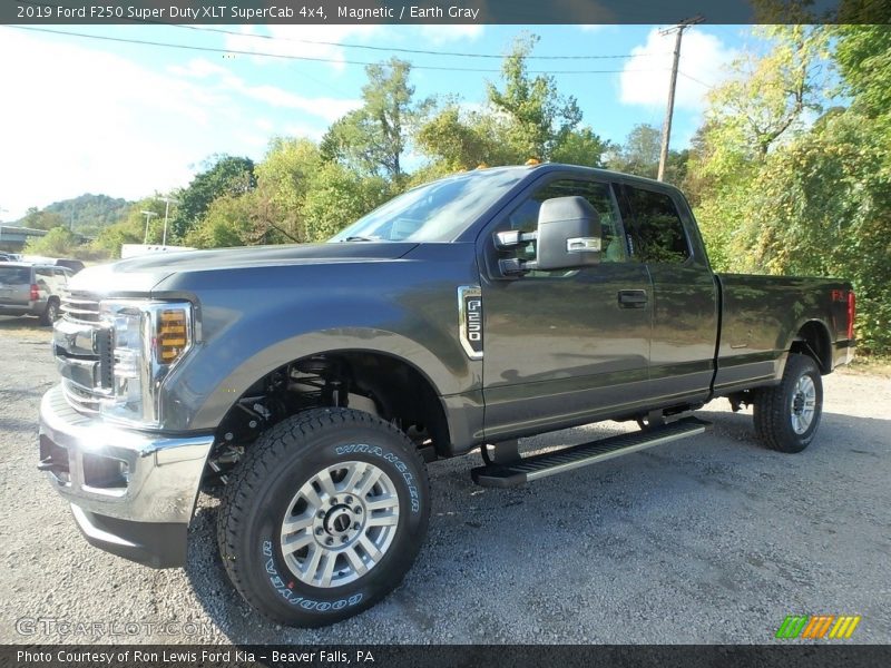 Magnetic / Earth Gray 2019 Ford F250 Super Duty XLT SuperCab 4x4
