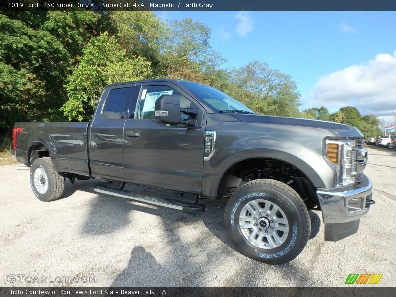 Magnetic / Earth Gray 2019 Ford F250 Super Duty XLT SuperCab 4x4